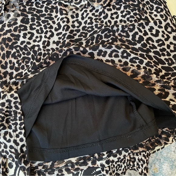 🎁 Adrienne Vittadini Leopard Print Silky Long sleeved Top Size S NWT! - Picture 6 of 9